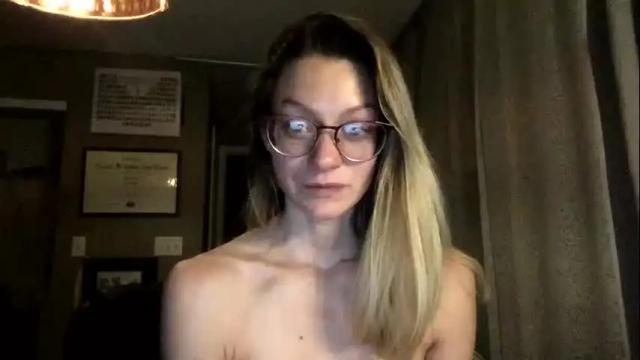 Image 7 of tinacolby Stream on Chaturbate on 16 months ago