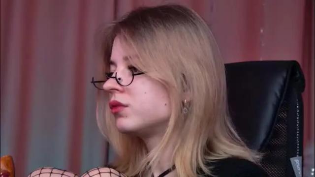 Image 8 of tinadavil Stream on Chaturbate on 4 days ago