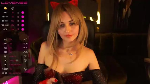 Image 2 of tinadeluxxe Stream on Chaturbate on 18 months ago