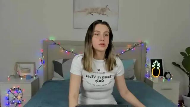 Image 4 of tinarichards Stream on Chaturbate on 19 months ago