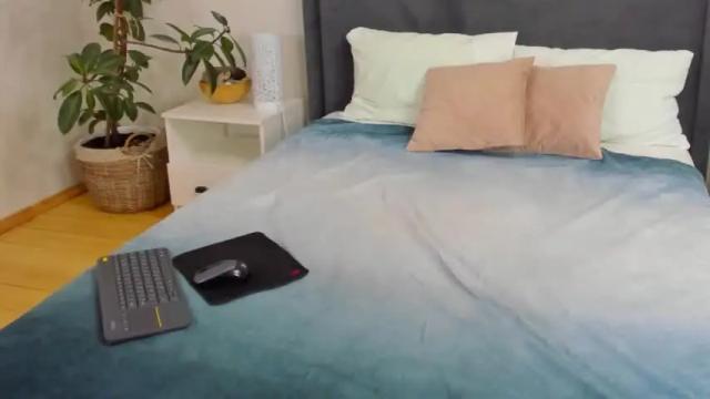 Image 3 of tinaroxx Stream on Chaturbate on 13 months ago