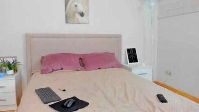 Image 7 of tinaroxx Stream on Chaturbate on 13 months ago