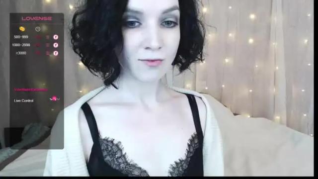 Image 8 of tinawincee Stream on Chaturbate on 13 months ago
