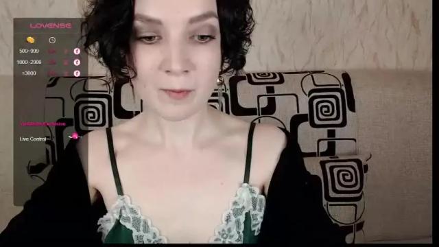 Image 12 of tinawincee Stream on Chaturbate on 20 days ago