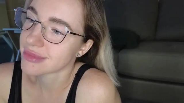 Image 7 of tinayummy Stream on Chaturbate on 18 months ago