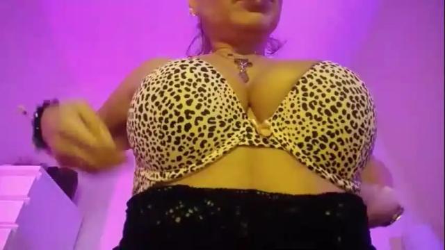 Image 3 of tinkerbell822 Stream on Chaturbate on 1 month ago