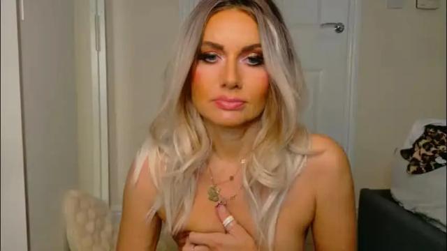 Image 2 of tinkerbell822 Stream on Chaturbate on 2 months ago