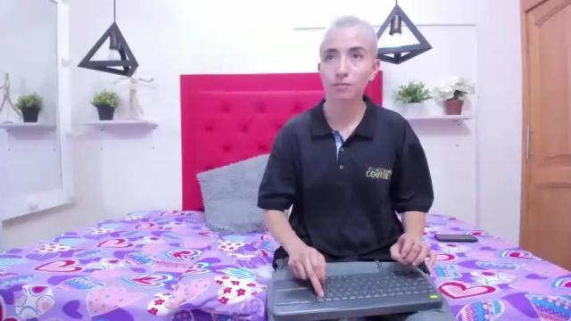 Image 4 of tinny_and_candy Stream on Chaturbate on 12 months ago