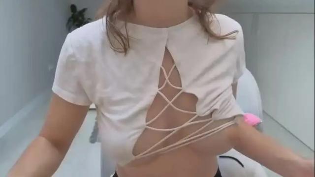 Image 4 of tiny_bb Stream on Chaturbate on 1 month ago