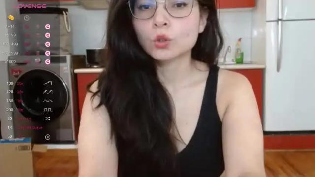 Image 7 of tiny_caroline Stream on Chaturbate on 14 months ago