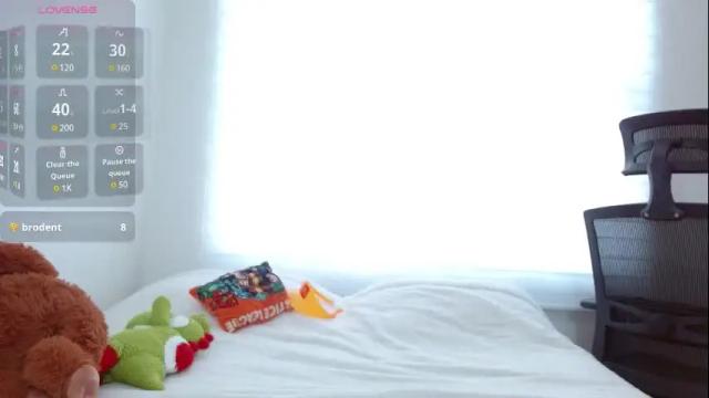 Image 4 of tiny_caroline Stream on Chaturbate on 3 days ago