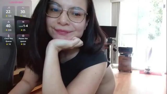 Image 4 of tiny_caroline Stream on Chaturbate on 27 days ago