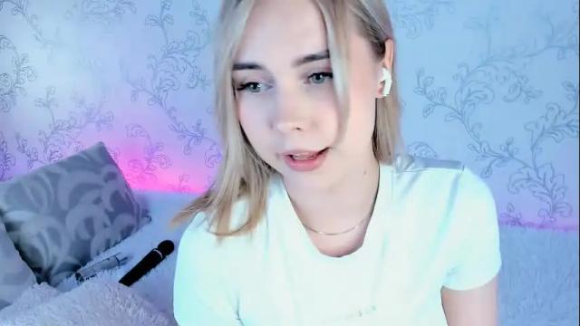 Image 7 of tiny_rony Stream on Chaturbate on 29 days ago