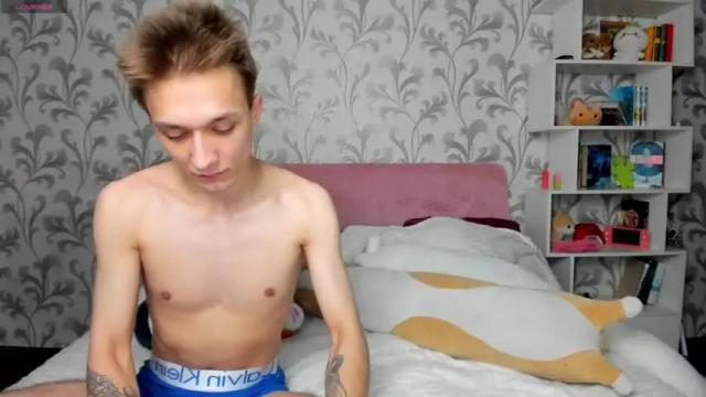 Image 4 of tiny_spark Stream on Chaturbate on 16 months ago