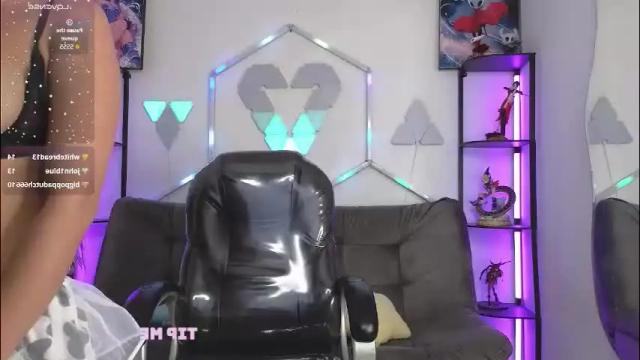 Image 3 of tiny_vixen_ Stream on Chaturbate on 1 month ago