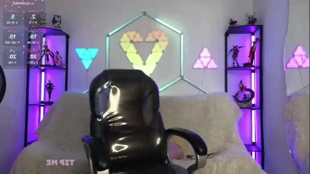 Image 3 of tiny_vixen_ Stream on Chaturbate on 1 month ago