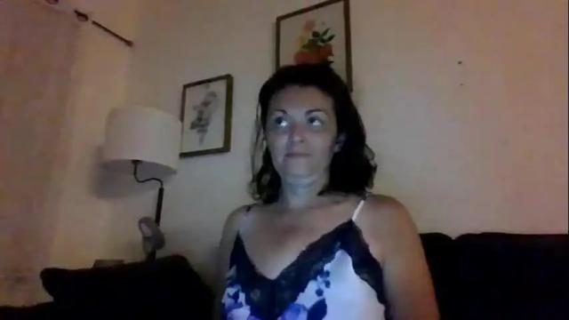 Image 3 of tinyassbossymilf Stream on Chaturbate on 2 months ago
