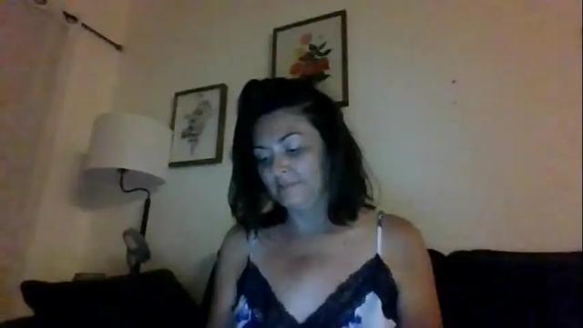 Image 6 of tinyassbossymilf Stream on Chaturbate on 2 months ago
