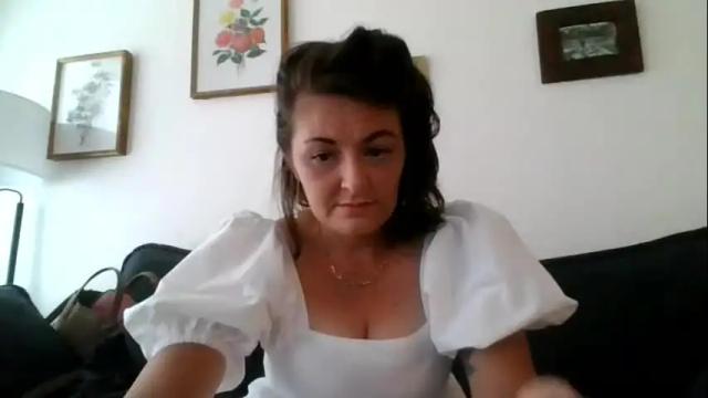 Image 4 of tinyassbossymilf Stream on Chaturbate on 2 months ago