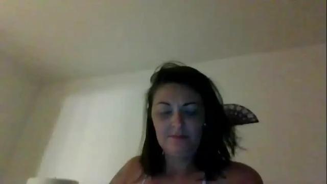 Image 3 of tinyassbossymilf Stream on Chaturbate on 2 months ago