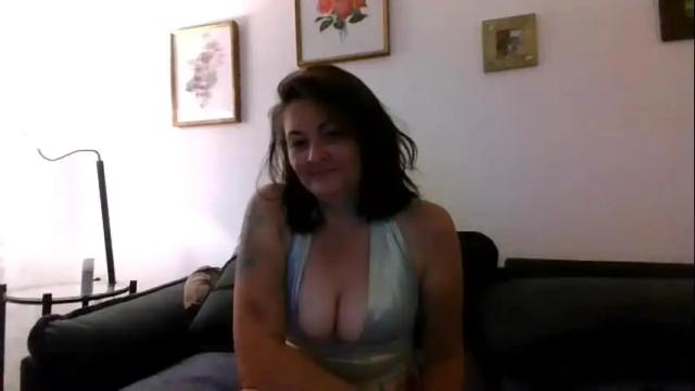 Image 2 of tinyassbossymilf Stream on Chaturbate on 1 month ago