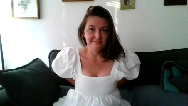 Image 3 of tinyassbossymilf Stream on Chaturbate on 17 days ago