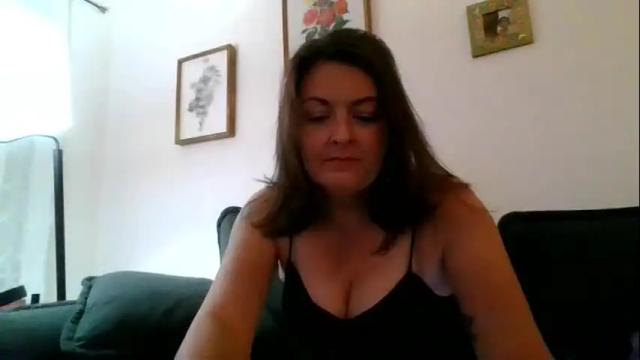 Image 6 of tinyassbossymilf Stream on Chaturbate on 12 days ago