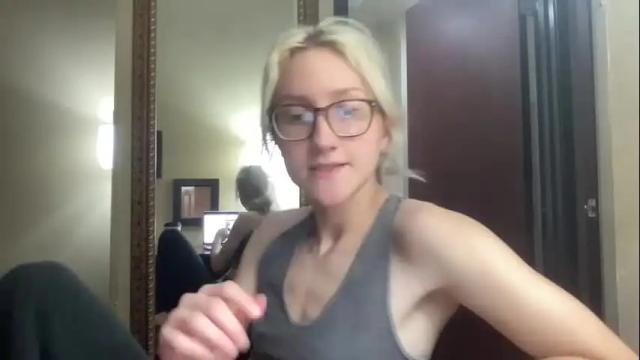 Image 2 of tinyfairyprincess Stream on Chaturbate on 16 months ago
