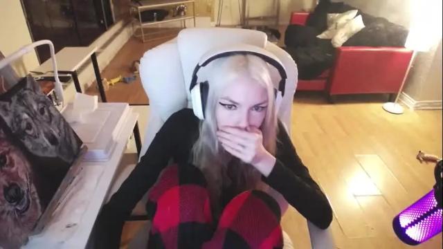 Image 12 of tinykylie Stream on Chaturbate on 1 month ago