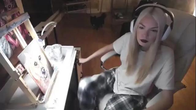 Image 3 of tinykylie Stream on Chaturbate on 23 days ago