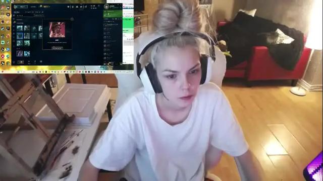 Image 4 of tinykylie Stream on Chaturbate on 19 days ago