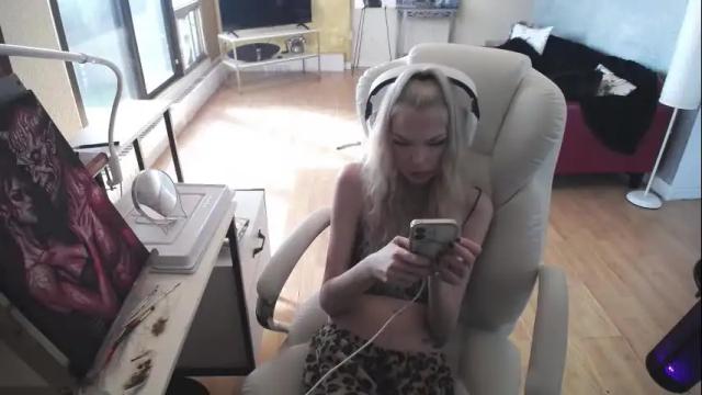 Image 3 of tinykylie Stream on Chaturbate on 18 days ago