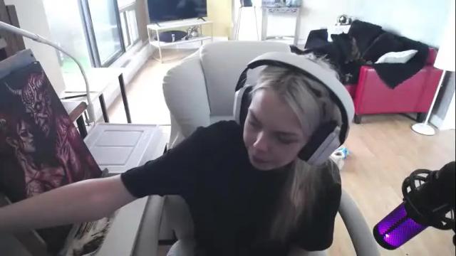 Image 10 of tinykylie Stream on Chaturbate on 4 days ago