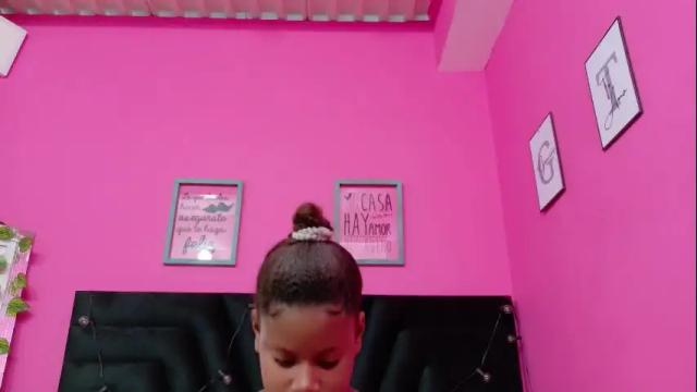 Image 2 of tinylittlechocolate Stream on Chaturbate on 22 days ago