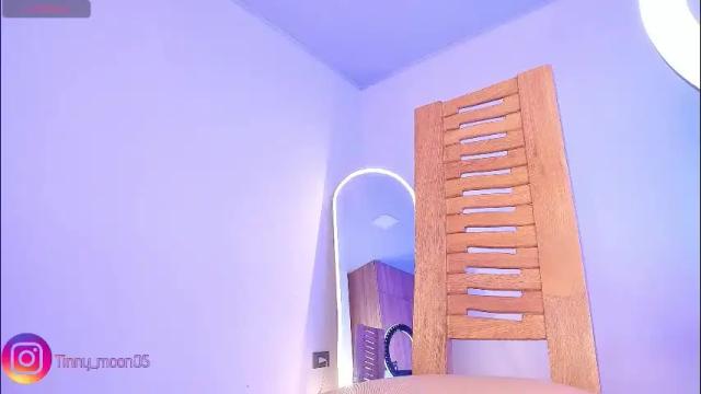 Image 3 of tinymoon_ Stream on Chaturbate on 3 months ago