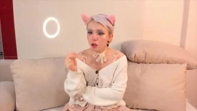 Image 3 of tinypoet Stream on Chaturbate on 19 months ago