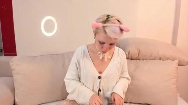 Image 6 of tinypoet Stream on Chaturbate on 19 months ago