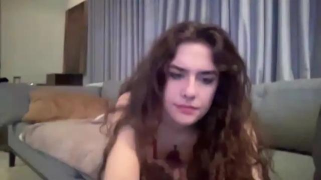 Image 4 of tinytahlia Stream on Chaturbate on 14 months ago