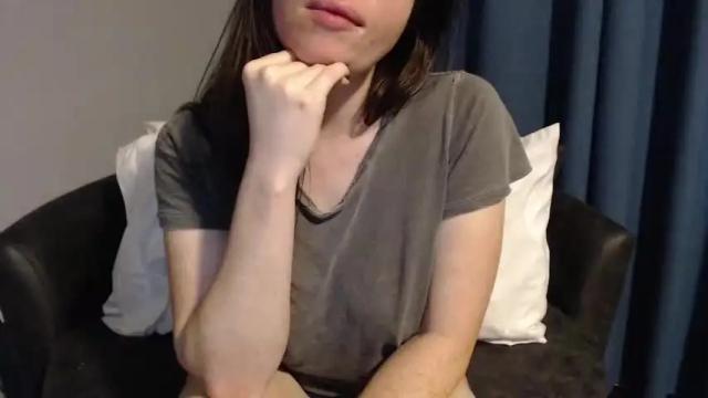 Image 2 of tinyytina Stream on Chaturbate on 15 months ago