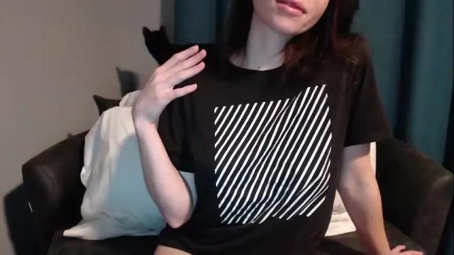 Image 2 of tinyytina Stream on Chaturbate on 27 days ago