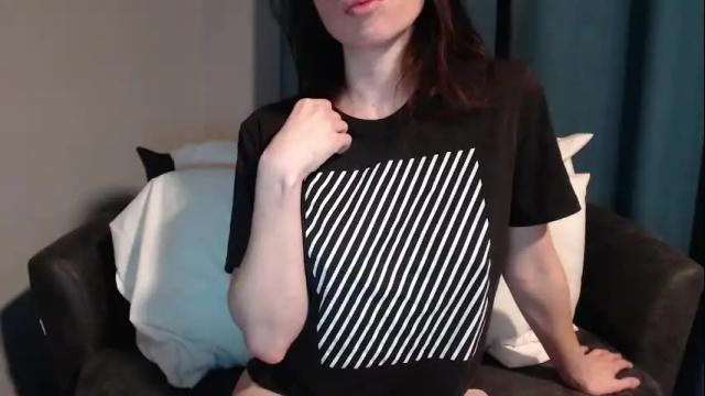 Image 3 of tinyytina Stream on Chaturbate on 27 days ago