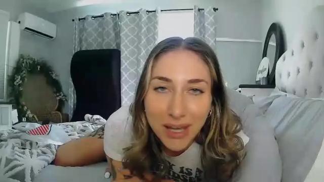 Image 10 of tizzlelizzle Stream on Chaturbate on 13 months ago