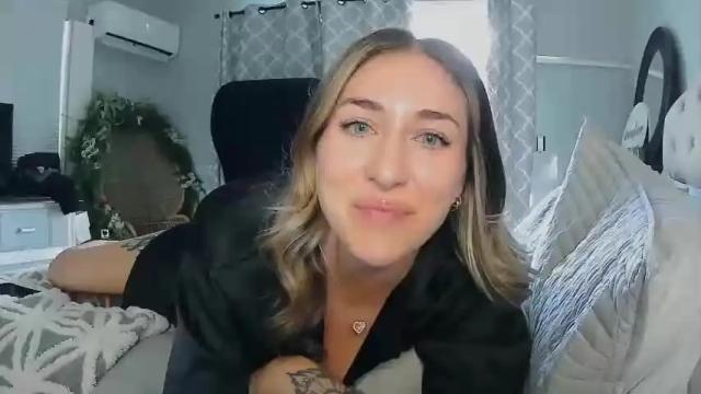 Image 2 of tizzlelizzle Stream on Chaturbate on 13 months ago