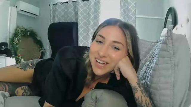 Image 8 of tizzlelizzle Stream on Chaturbate on 13 months ago