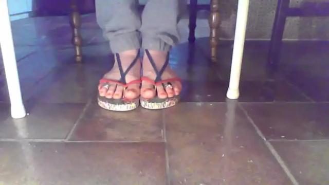 Image 12 of toespreaded Stream on Chaturbate on 27 months ago