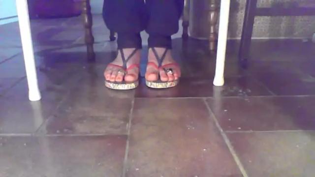 Image 4 of toespreaded Stream on Chaturbate on 27 months ago