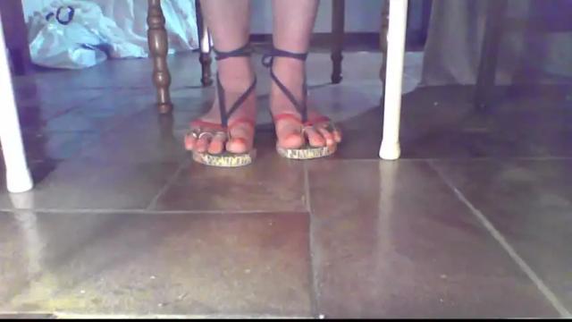 Image 2 of toespreaded Stream on Chaturbate on 26 months ago