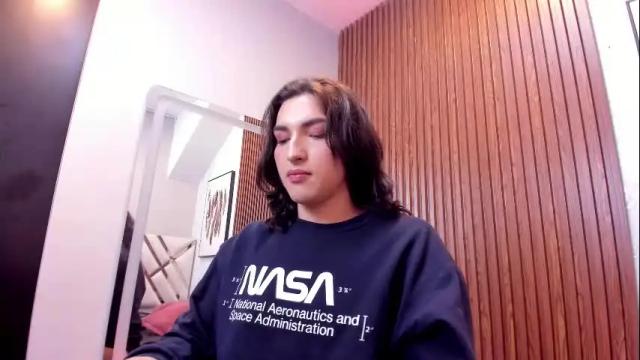 Image 6 of tomlondon_ Stream on Chaturbate on 6 days ago