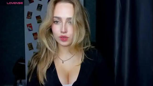 Image 10 of top_twins Stream on Chaturbate on 22 days ago