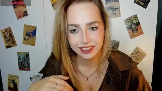 Image 12 of top_twins Stream on Chaturbate on 8 months ago